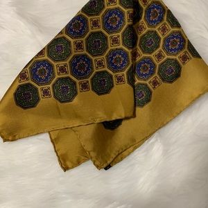 Hand rolled scarf 🌹🍀🌹🍀